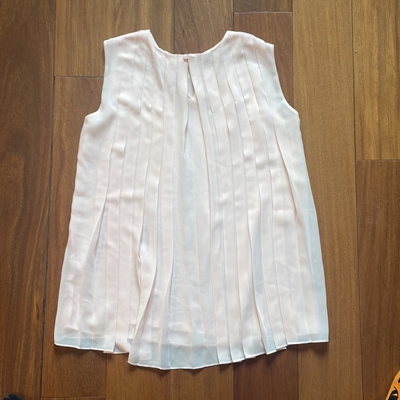 Uniqlo Pleated Sleeveless Chiffon Top - Picture 6 of 7